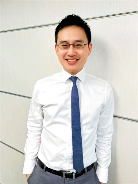 民進黨前國際部副主任趙怡翔「口譯哥」,派任駐美代表處「政治組組長」。(資料照) 民進黨前國際部副主任趙怡翔「口譯哥」,派任駐美代表處「政治組組長」。(資料照)