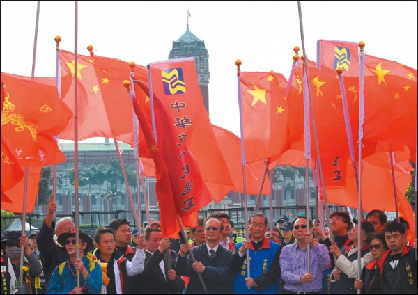 今天,台灣的民主與安全,都面臨來自中國的威脅,尤其是中國因素已經介入民主運作,如果台灣人民缺乏憂患意識,不無可能讓中國不戰而屈人之兵。(資料照) 今天,台灣的民主與安全,都面臨來自中國的威脅,尤其是中國因素已經介入民主運作,如果台灣人民缺乏憂患意識,不無可能讓中國不戰而屈人之兵。(資料照)