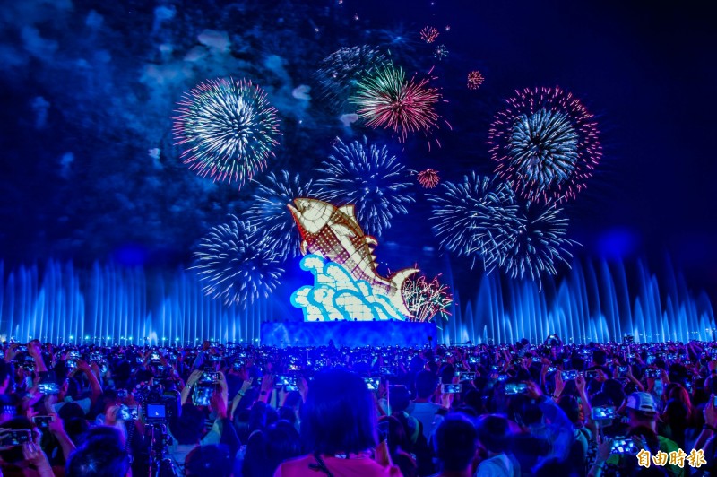 二○一九台灣燈會在屏東這個國境之南，島嶼恆春的縣份照引亮點。十七天，近一千四百萬人次的人潮，讓八十多萬人口的農業縣成為台灣全國的焦點。（資料照）