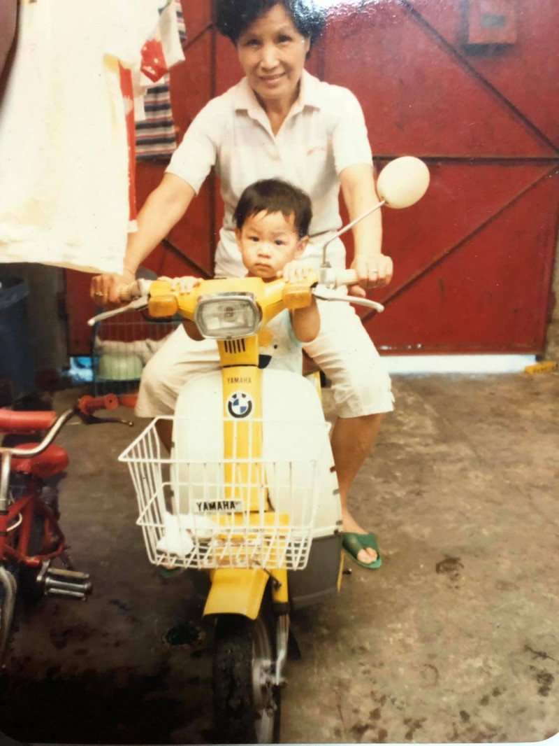 家族老照片中出現的摩托車。（圖片來源：作者）