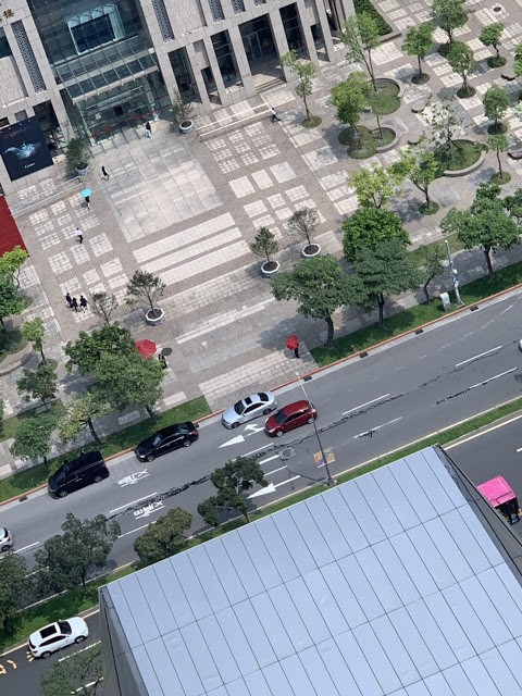 Mygopen》【假新聞】台北市松仁路地裂照片？北市府澄清更新：路面修補的裂縫填縫膠