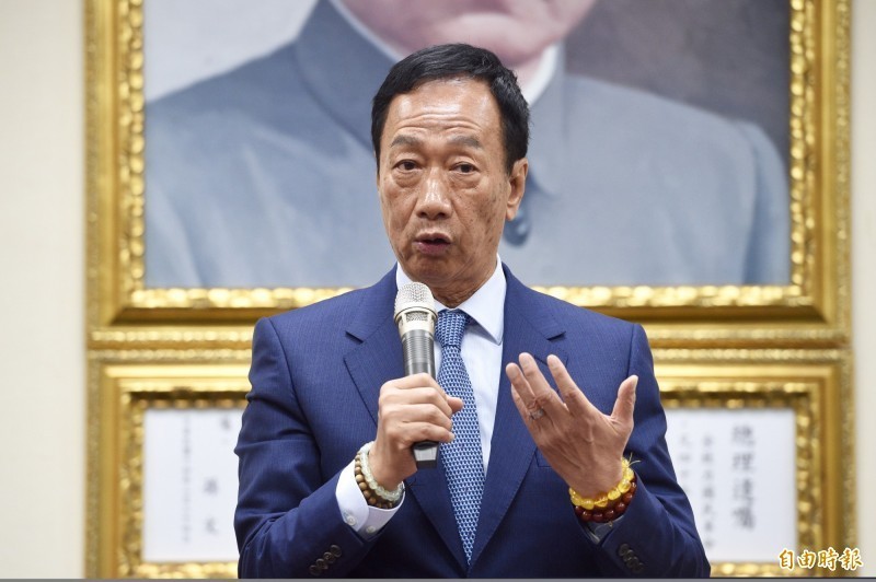 郭台銘強調自己會帶來兩岸和平，左批賴清德是個麻煩製造者，右批蔡英文採取與中國對抗政策。（本報資料照）