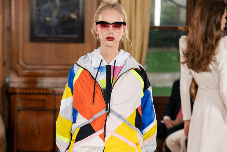 Ronald van der Kemp可以算是非常環保永續的設計師，因為他只使用回收材料。圖為他以回收材料製作的運動系列作品。（theyoungeclectic.com）