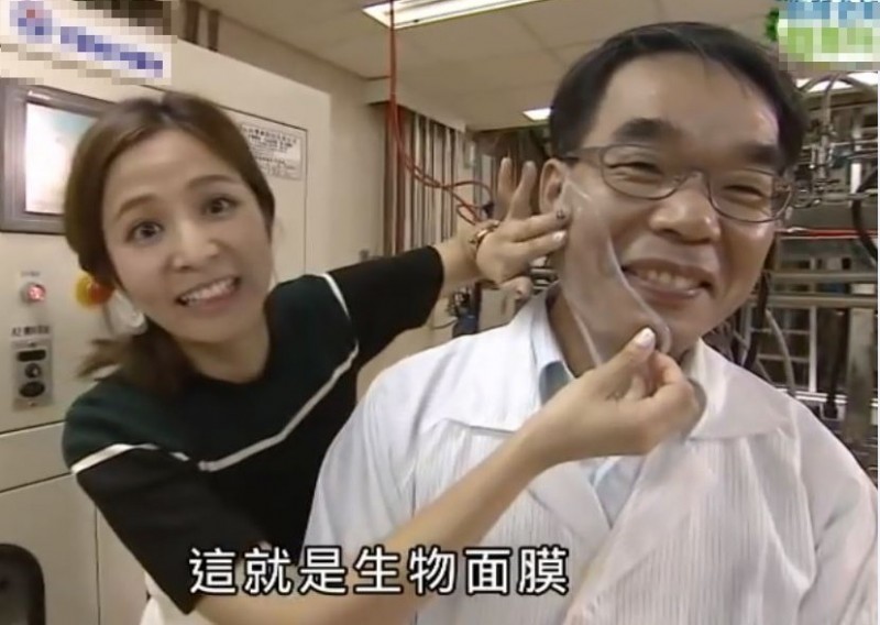 現在也有人利用椰果天然富含水份的特性，再精製成保濕面膜，是賦予更高價值的利用方式了。（截圖自youtube）