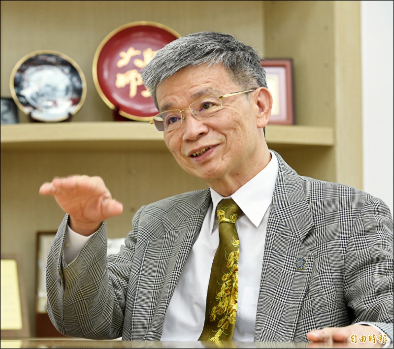 國立台灣師範大學校長吳正己憂心基礎資訊師資匱乏問題。（記者叢昌瑾攝）