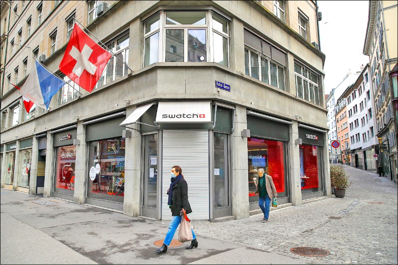 瑞士第一大手錶集團Swatch總裁尼古拉海耶克說過：許多廠商想要複製瑞士鐘錶業的成功案例，卻以低價行銷市場這是行不通的，價格主導市場的產品只能適用於最低價格帶的需求。（圖︰彭博）