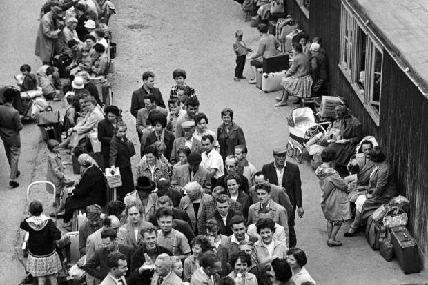 直到1961年，數以百萬計的東德人透過柏林逃到西方世界，成為東德封鎖邊境的主要原因。（圖：網路）