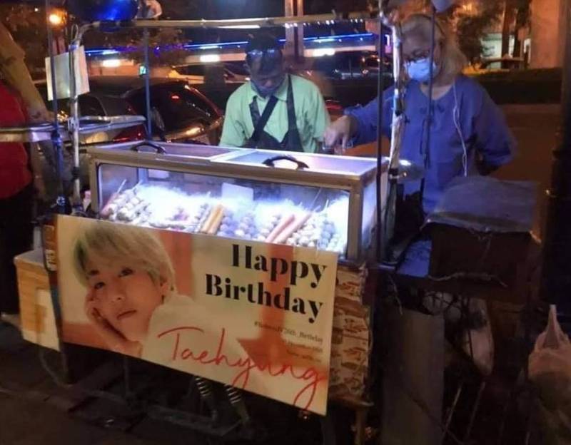 集資在政治運動現場小販（CIA）作廣告