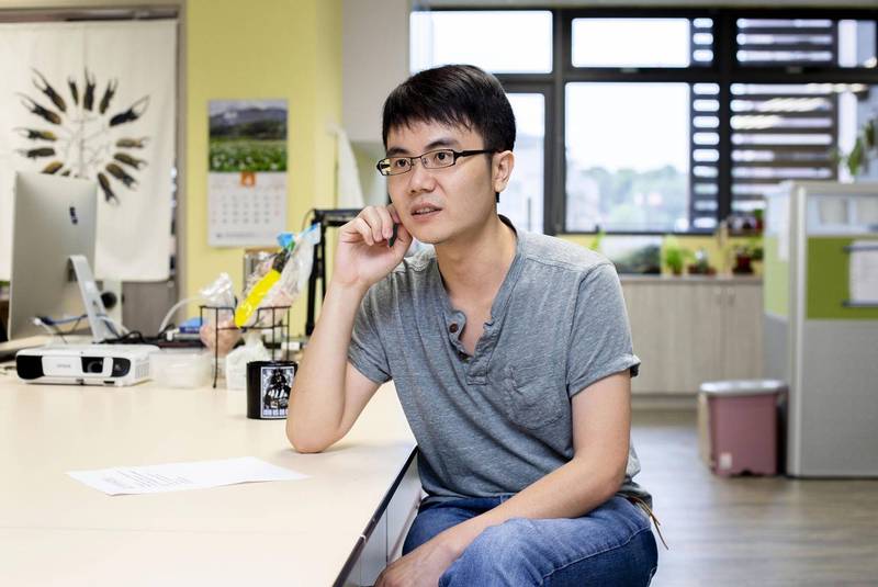回到台灣後，黃仁磐除了鑽研多年的地衣、甲蟲以外，也嘗試新的方向，開始利用族群遺傳學來量化評估保育政策。圖│研之有物
