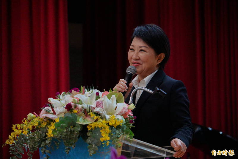 台中市長盧秀燕宣布將鄰長納入疫苗施打的第二類第四項人員，並宣稱名冊已送交中央審查，筆者身為基層醫療機構主管，深深無法苟同。（資料照）