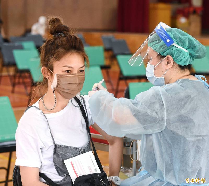 新冠肺炎疫情延燒全球，各國拚疫苗施打率。（資料照）