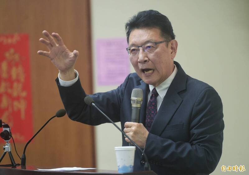 不選黨魁的趙少康（中），搶當「實質黨魁」意味濃厚，聲勢比黨魁候選人還大，形成「4+1」的奇怪競爭態勢。（資料照）