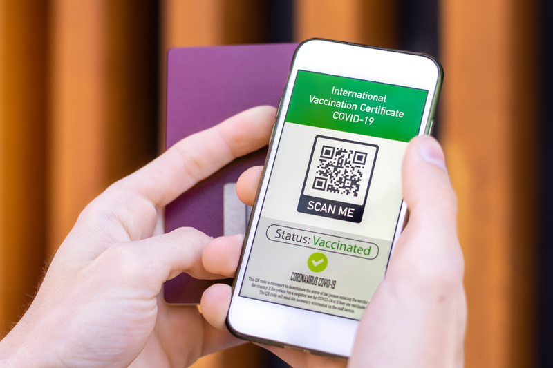 數位疫苗證明模擬示意圖。（https://www.freepik.com/）