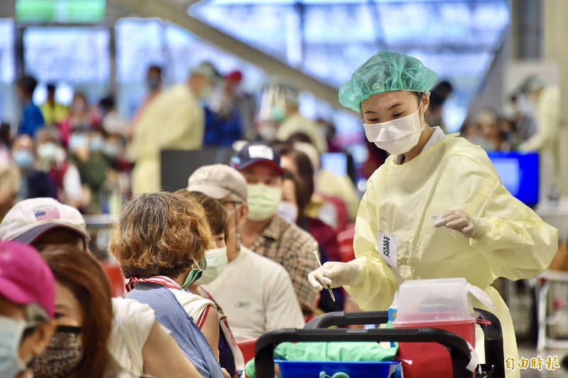 國際護理協會（ICN）訂定2022年主題為「投資護理，尊重人權」，聚焦於保護、支持和投資護理專業，以強化全球醫療體系。（資料照）