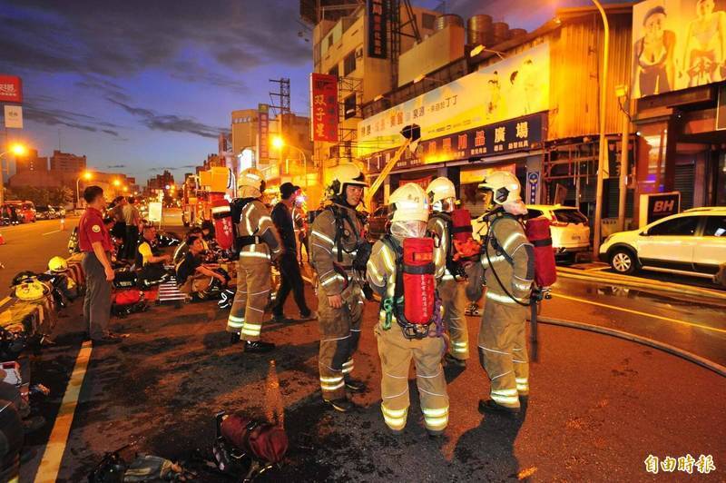 台灣消防人力長年不足，新竹市消防／市民比為1：1519，在全國已算後段班，連苗栗縣都不如。（本報資料照）