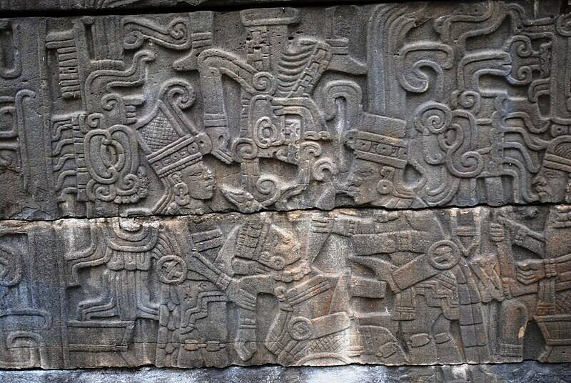 位於埃爾塔欣遺址（El Tajín）的雕刻：被斬首作為祭品的運動員。（維基共享）