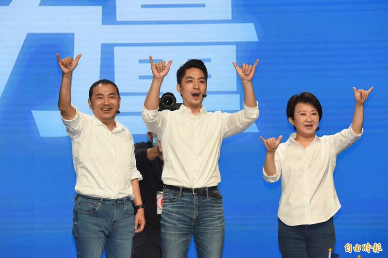 若國民黨認為行政院小氣，那地處首善之區的蔣萬安（中）、侯友宜市長（左）以及台中市市長盧秀燕（右），是否應該比蘇貞昌院長更加大方？（資料照）