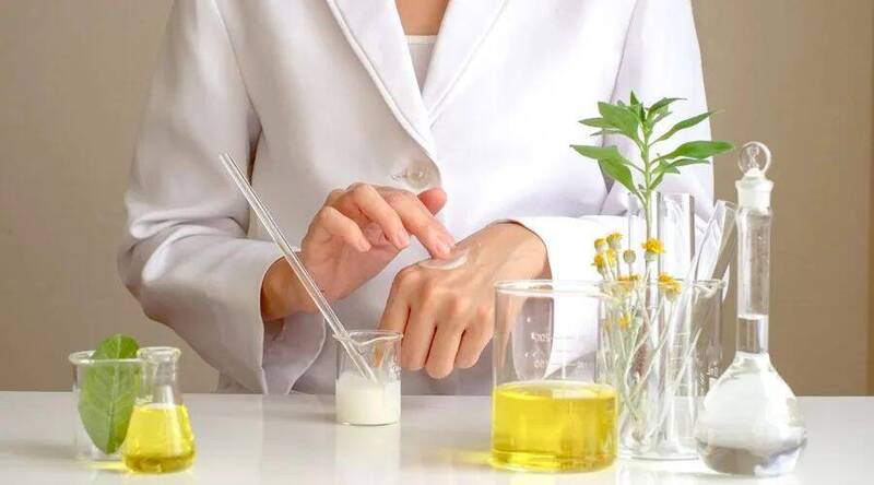 俗語說「天然ㄟ尚好」，但若用在化粧品上，那可就不一定了！（網路）