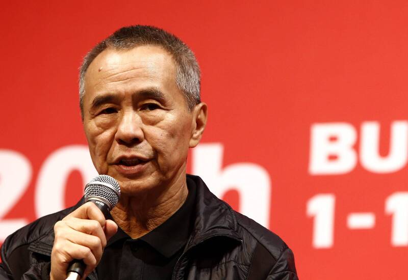 70年代，隨著黨外運動所展開的台灣文化與社會自覺運動，侯孝賢（中）與楊德昌、萬仁等新銳導演，擺脫了三廳夢幻電影，開啟了反映「台灣社會現實」的新浪潮電影運動，讓世界對台灣有更深刻的認識。（歐新社）