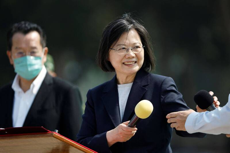 現今蔡總統任期已進入倒數，美方還允許其過境到紐約，極具實質意義，顯見蔡總統七年來獲得美國高度信任與肯定，為蔡總統的紐約行平添不少光彩。（路透社）