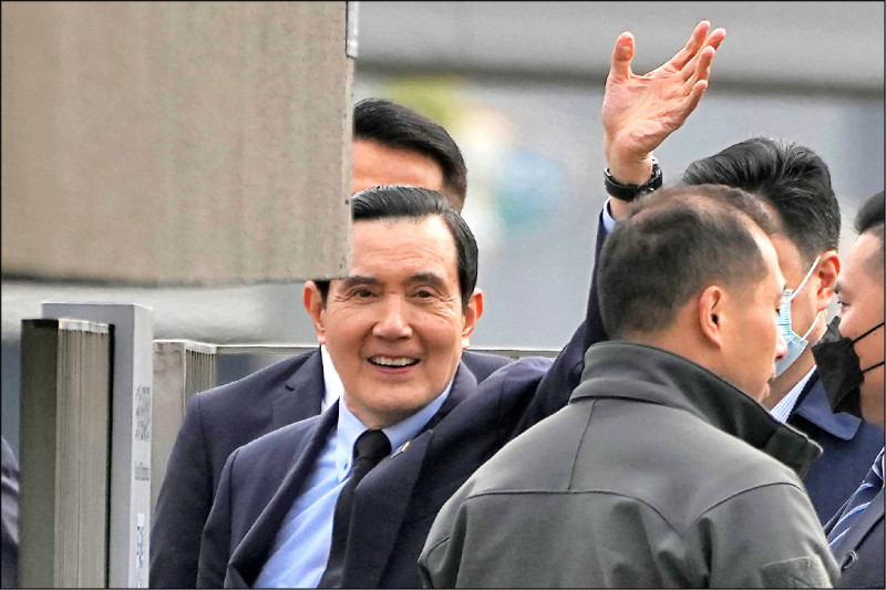 前總統馬英九大前天率團到中國祭祖，讓台灣鎖進中國。（美聯社）