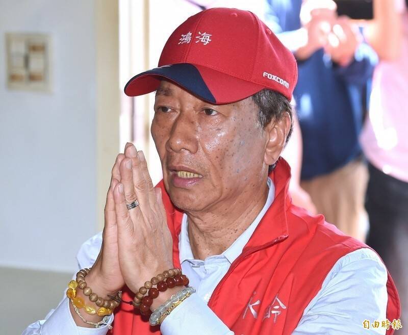 郭台銘日前接受訪問時表示，他反對跟美國買很多的武器，「因為你手上很多武器的時候，人家專門打你武器的地方」。請問郭董，反對軍購會是你的參選政見之一嗎？（資料照）