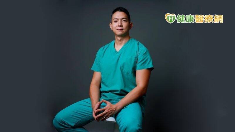 臺北醫學大學附設醫院耳鼻喉科醫師張廷碩表示，民眾若為中年肥胖男性，而且白天嗜睡、半夜打呼會被嗆醒，高達九成機率有「睡眠呼吸中止症」，猝死機率高出3倍！