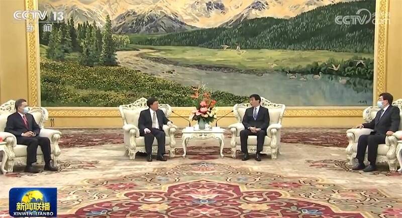 前行政院長劉兆玄10日在北京會見中國全國政協主席王滬寧。（翻攝央視）
