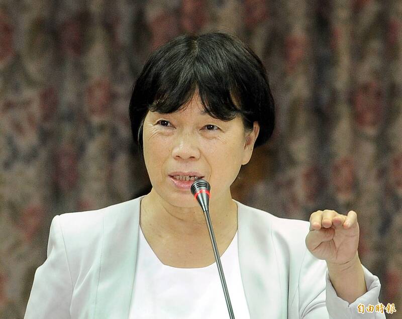 龍應台（中）日前發表在紐時那篇「北京未開一槍...」，讓人立馬聯想的是清國攝政王多爾袞率大軍攻破揚州城前的「致史可法書」，一封文情並茂、十分精彩的「勸降書」！（資料照）