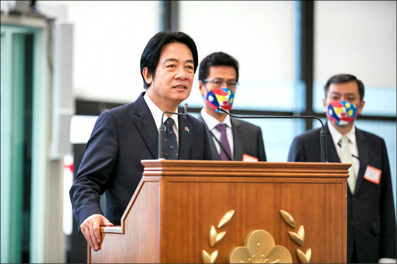 副總統賴清德剛結束出訪友邦巴拉圭行程，出訪期間網路出現「臺巴簽署議事錄、未來將提供鉅額給巴拉圭建社宅」、「臺灣巴拉圭科技大學是用來騙援助的空殼學校」等謠言，為此外交部出面駁斥，並已經報警處理。（圖取自總統府官網）