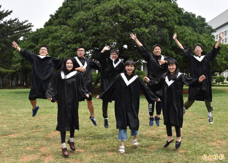 台灣青年就業問題包括青年初次尋職困難、就業不穩定、非典型工作增加、青年薪資成長緩慢等。（資料照）