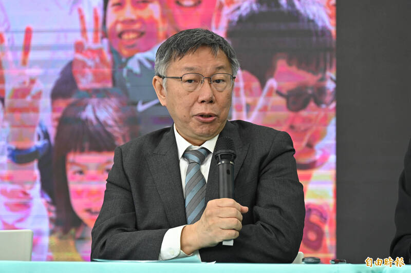 近日傳出民眾黨將提名疑似具有統戰背景的中國籍配偶徐春鶯擔任不分區。面對相關的質疑，柯文哲在高大的演講中，卻是以「趙天麟親中舔共，國安會出來查了沒？徐春鶯的案子，連進入司法程序都沒有，你評論什麼東西？」的態度回應外界與學生的疑問。（資料照）