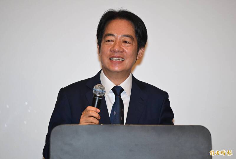 從近幾個月開始，賴清德（中）非常負責的向國人展示國政團隊，誠實地讓國人知道，不管是文化、體育，還是醫療、教育政策，不只有提出政策主張，團隊以及記者會都由其親自召開，完全不假他人之手，更讓媒體記者問到飽。（資料照）