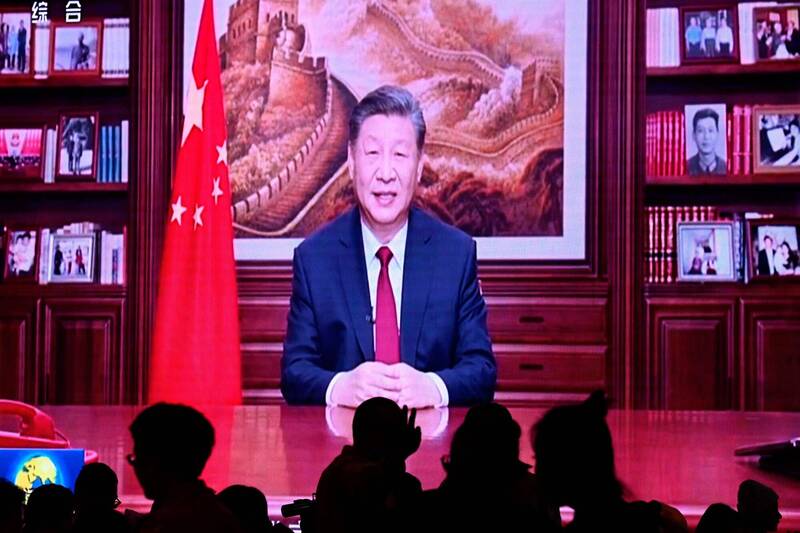 習近平主導的「國進民退」，「共同富裕」等錯誤政策，直接導致中國共同貧窮之多重困境。（法新社）