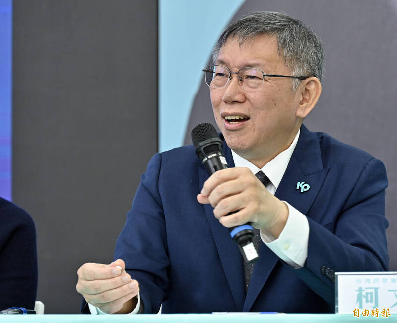 柯文哲竄起之快，固然有時空環境的背景，他利用台灣人民對國民黨威權的厭惡，以及對民進黨執政產生的包袱之不滿，提出拆除藍綠高牆、還政於民的政見，深獲一些對政治現狀不滿尤其年輕人的支持。（本報資料照）