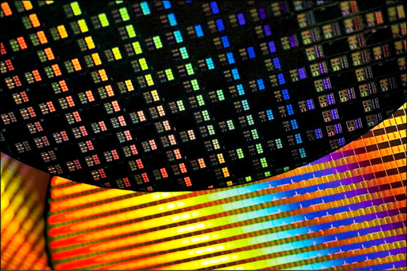 矽三角」提出三個關鍵問題：如何強化美國在半導體產業地位、如何維持台海穩定及如何與全球夥伴合作以應對中國半導體野心。（彭博檔案照）