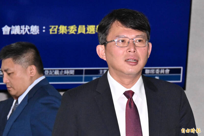 這次委員會召委的選舉，民眾黨全部支持國民黨的召委候選人，連有利害衝突、官司不斷的馬文君，民眾黨也投票給她當召委。黃國昌（右）不是主張要國會改革、利益迴避嗎？（資料照）