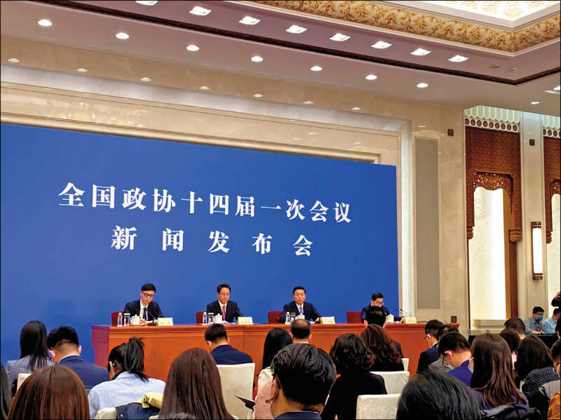 李強不開記者會了，取而代之的是由一群技術官僚參加的經濟主題的記者會，參加者包括：國家發展委員會主任、財政部部長、商務部部長、中國人民銀行行長、中國證監會主席。（中央社）