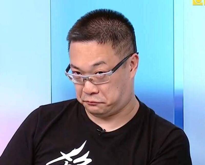 親藍名嘴朱學恒遭國民黨台北市議員鍾沛君點名，在餐會時藉著酒意強吻、摟抱，並對她說「反正妳明天也不會記得」。（翻攝臉書）