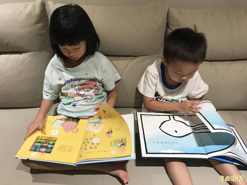 年幼的孩子就像一塊海綿，快速吸收家庭以及幼兒園所提供的閱讀養分，所以這個階段是培養孩子閱讀習慣的關鍵時期。（資料照）