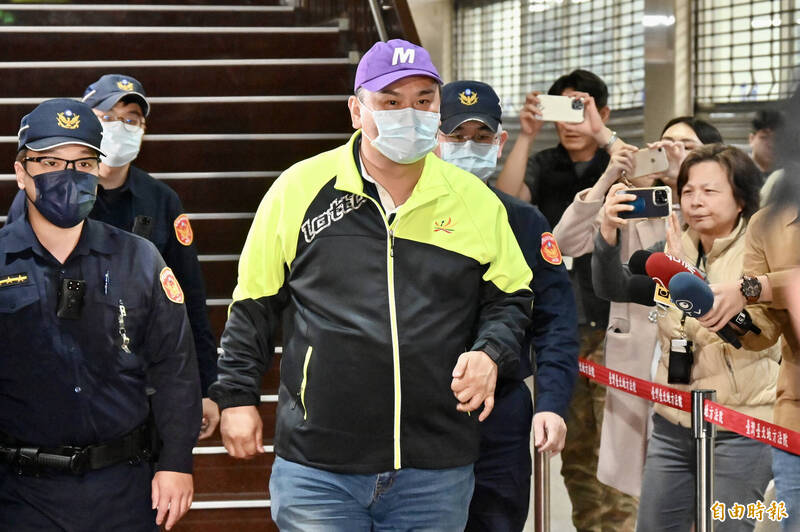 近期，國民黨籍台北市議員陳重文（中）因涉嫌收受台灣智慧光網負責人李慶煌賄賂，被台北地檢署聲押禁見。（資料照）