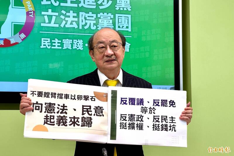 國會擴權覆議案全面開戰，民進黨啟動下鄉宣講、讓「青鳥」飛出台北，國民黨亦推出全台22縣市下鄉宣講反制。圖為民進黨團總召柯建銘日前（8）呼籲國民黨向憲法和民意起義來歸，別膛臂擋車。（資料照）