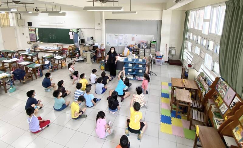 高雄市將成立全台第一所台語實驗小學，圖為小學生上課情形。（資料照）