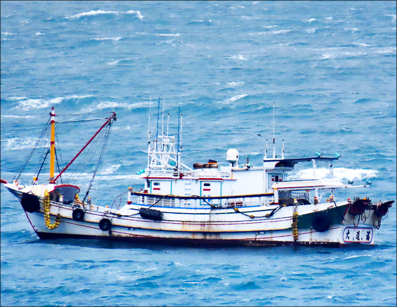 澎湖西嶼竹灣大進滿八十八號漁船，日前在金門外海作業遭中國海警船硬帶回中國。（民眾提供）