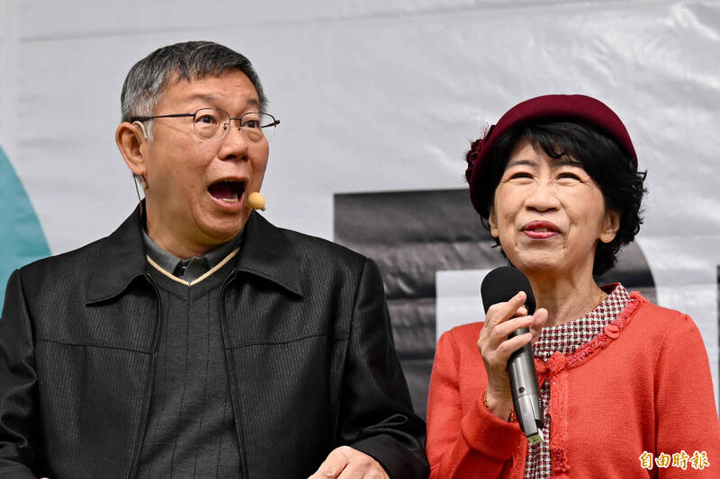 圖為民眾黨主席柯文哲（左）及其妻子陳佩琪。（資料照）