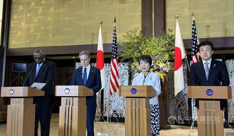美日外交與國防部長2加2會談7月28日在東京舉行。會後4位部長召開聯合記者會，右起為日本防衛大臣木原稔、日本外務大臣上川陽子、美國國務卿布林肯、美國國防部長奧斯汀。（中央社資料照）