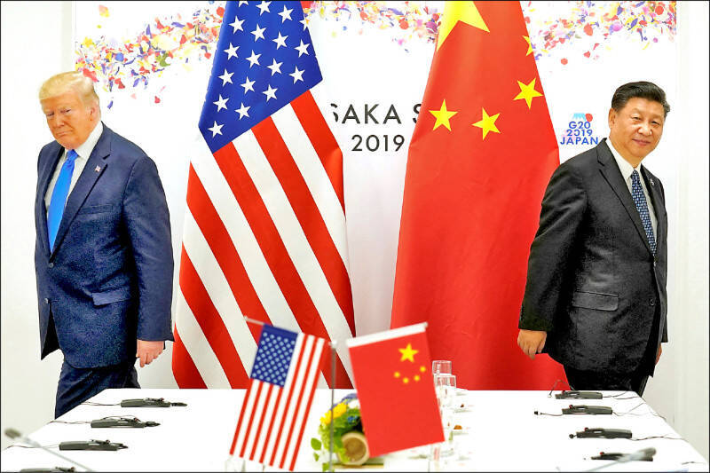 在美中兩大霸權中，臺灣如同博弈裡的籌碼，在中共威嚇下，全世界的學者都在關注川普下一步會如何面對臺海之間的問題。（路透檔案照）