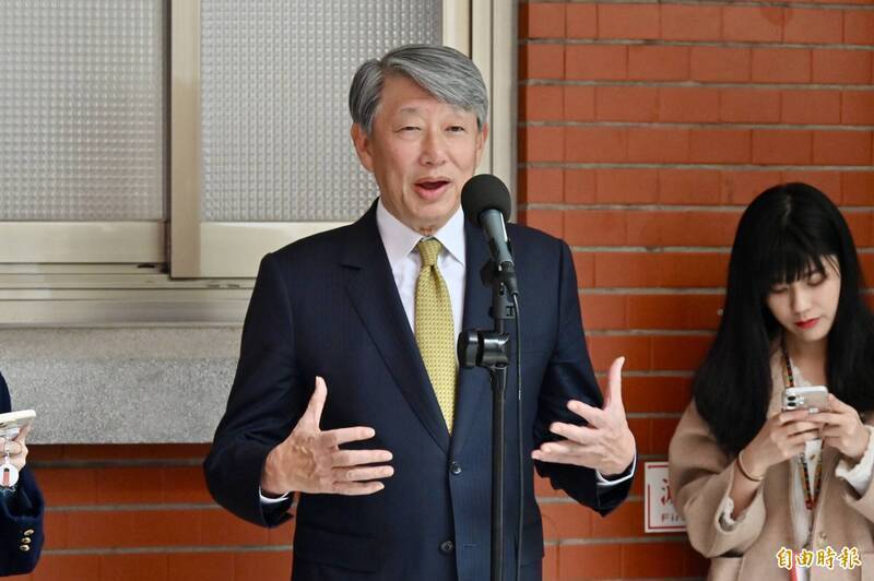 經濟部長郭智輝日前表示，赴海外興建綠電電廠，可利用船運或海底電纜運回國內，能降低在台灣本土新設電廠的窒礙難行，預期也能讓綠電價格更低。（資料照）