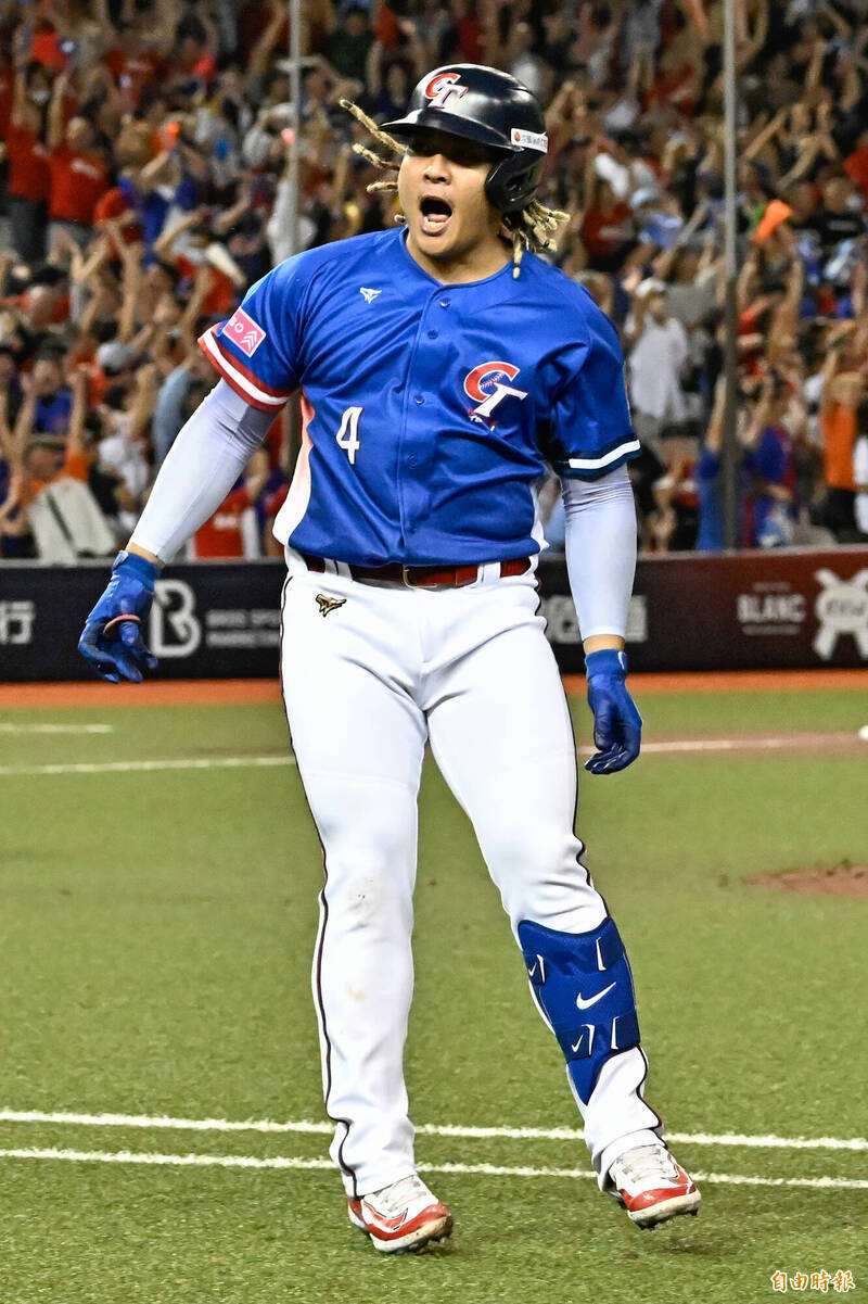 吉力吉撈．鞏冠在台澳戰的三分大砲，讓台灣11比3大勝澳洲，同時揮出讓世界看到台灣這個國家多元文化的閃耀全壘打！（資料照）