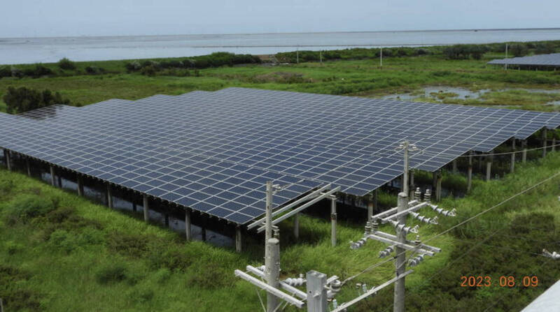 彰化沿海地區因土壤貧瘠，政府有意改為種電發展綠能產業，卻也傳出許多利益分贓等不法事件。（彰化縣環境保護聯盟提供）